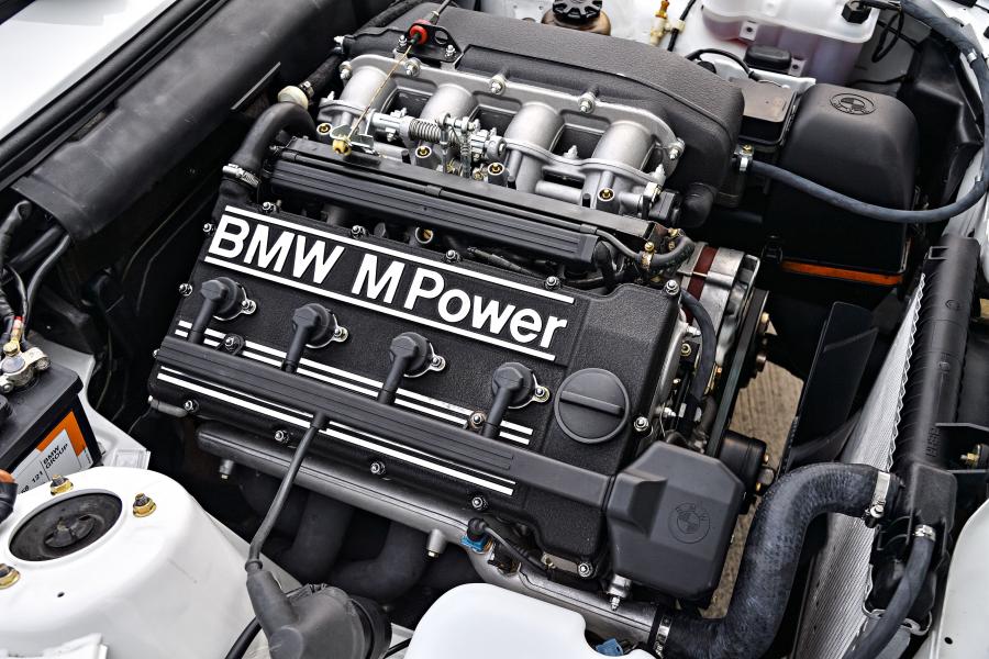 Моторный отсек BMW M3 Pickup (E30) 1986 года  (фото 8 из 25)